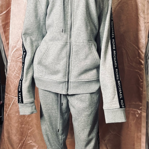 Michael Kors Set - Picture 2 of 3